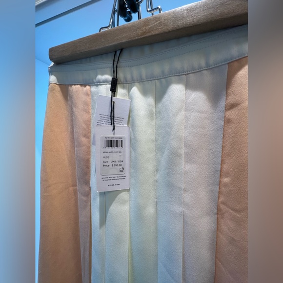 Gorgeous REISS skirt. Sexy, elegant and effortless. NWT - Picture 1 of 5